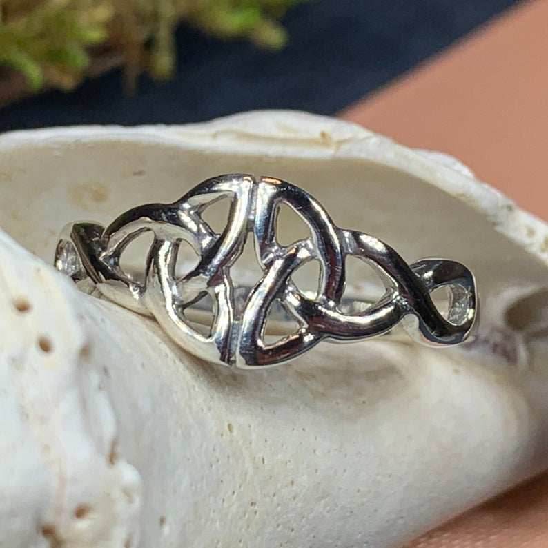Torra Trinity Knot Ring - 6