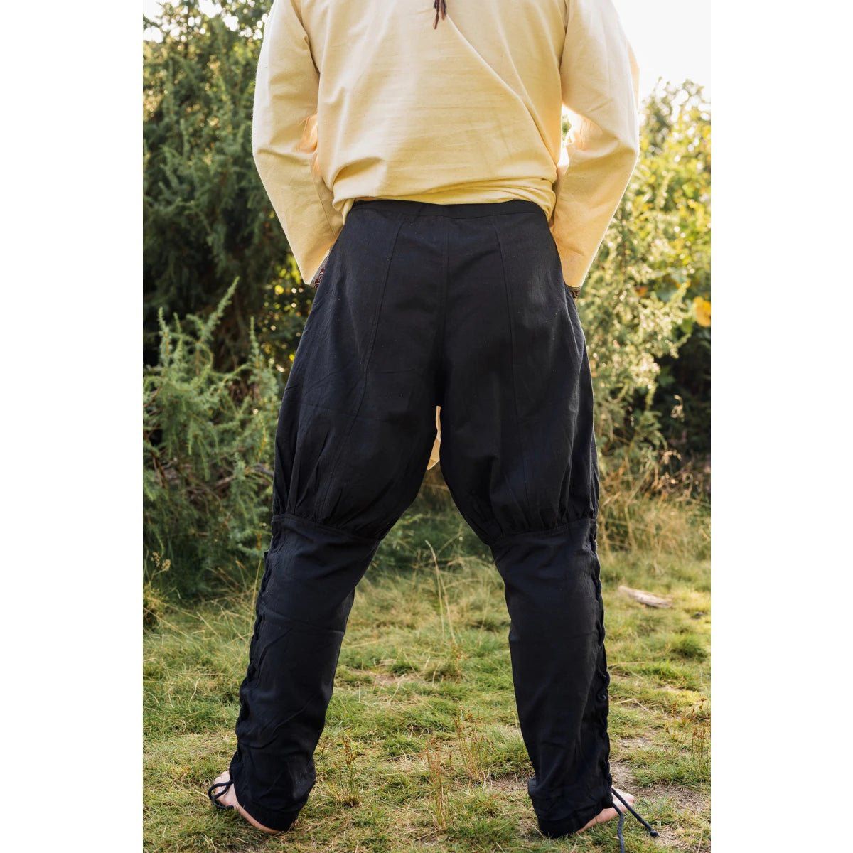 Pantalones vikingos marrones premium | Corte auténtico con cordones en las piernas.