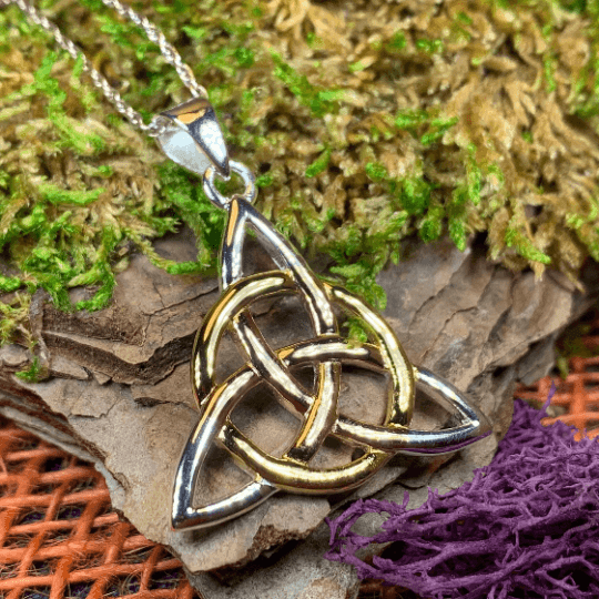 Norna Triquetra Necklace - 18