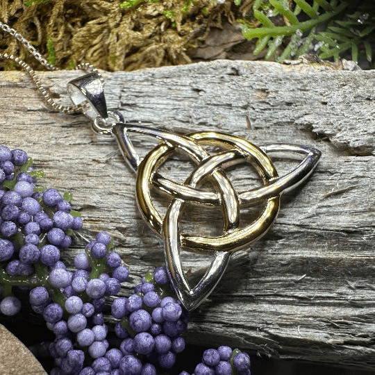 Norna Triquetra Necklace - 18