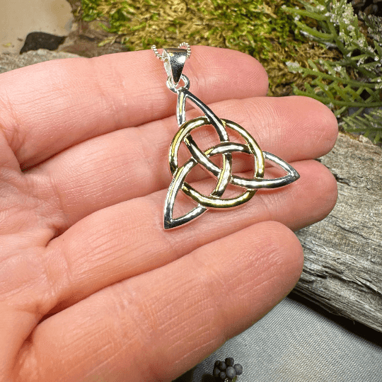Norna Triquetra Necklace - 18