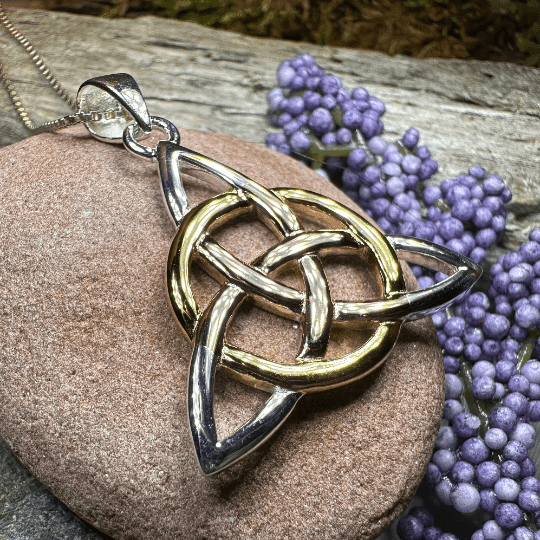 Norna Triquetra Necklace - 18