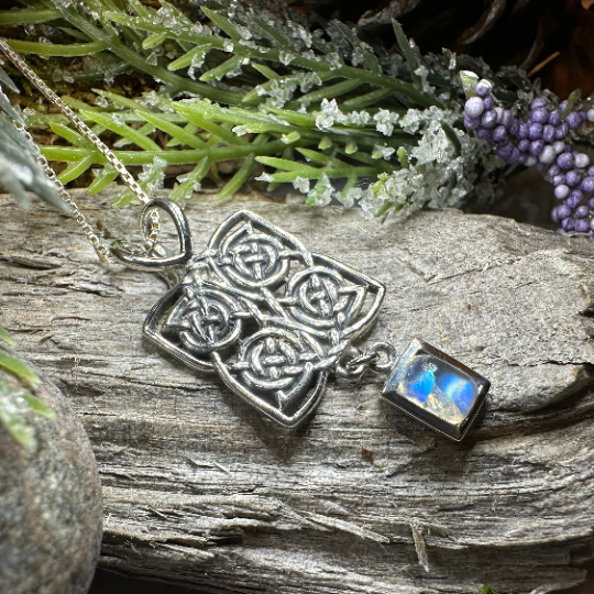 Neve Celtic Knot Necklace