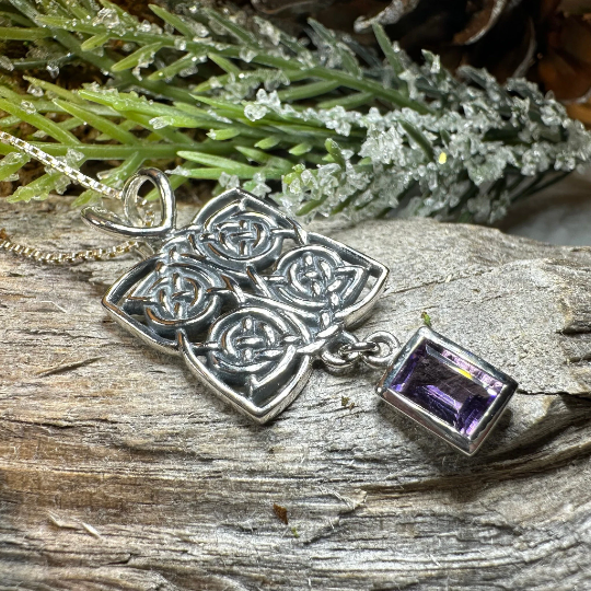 Neve Celtic Knot Necklace