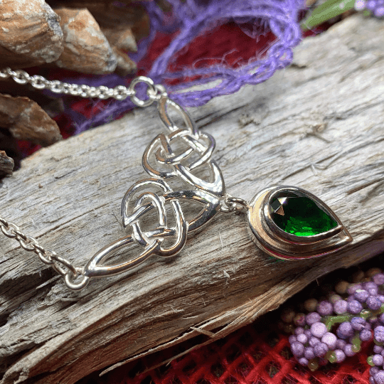 Ayn Celtic Knot Necklace - Amethyst