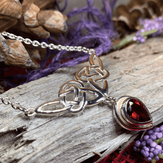 Ayn Celtic Knot Necklace - Amethyst