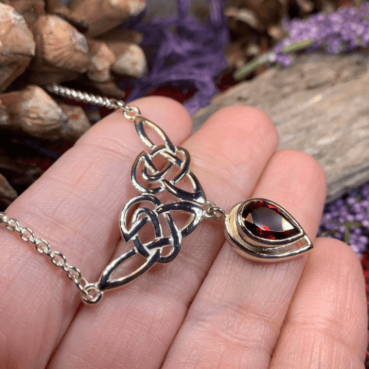 Ayn Celtic Knot Necklace - Amethyst