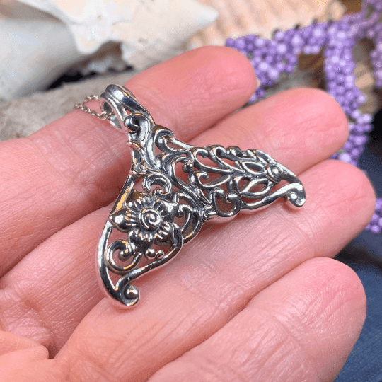 Flowers Whale Tail Necklace - 18
