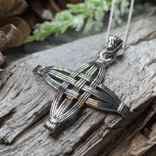 Protection St. Brigid's Cross Necklace - 18