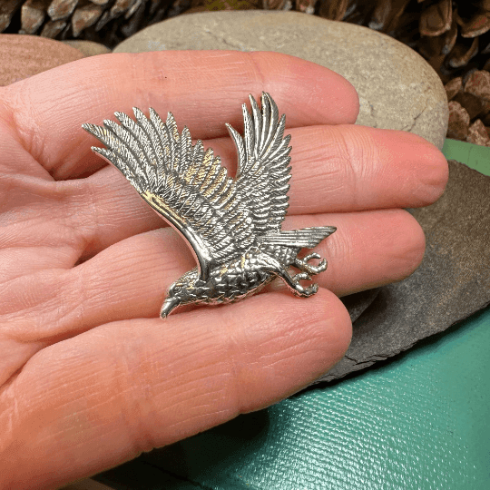Eagle in Flight Necklace - 18