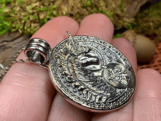 Celtic Unicorn Necklace - No Enamel / 18