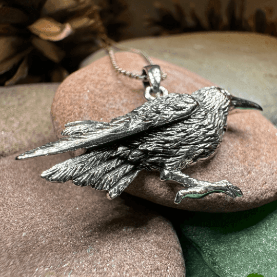 Eir Raven Necklace - 18