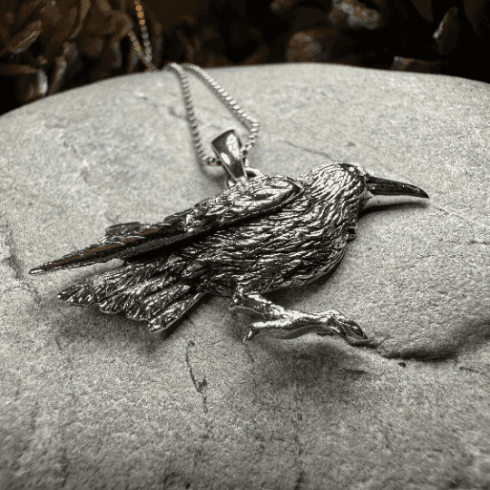 Eir Raven Necklace - 18