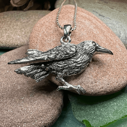 Eir Raven Necklace - 18