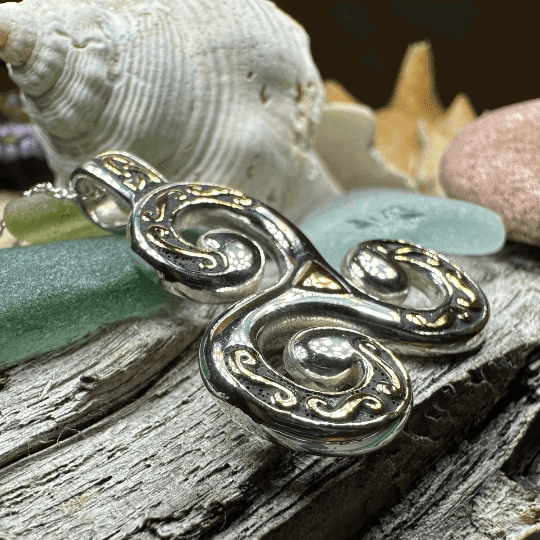 Finglas Celtic Triskele Necklace - 18