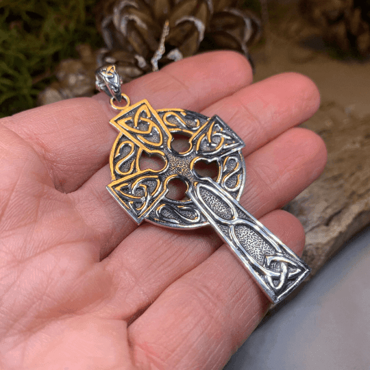 Cahal Large Celtic Cross Necklace - 18