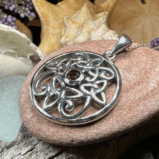 Oifa Trinity Knot Necklace - 18