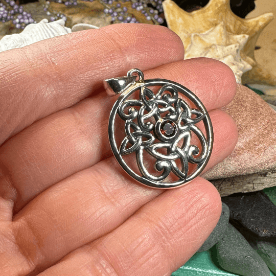 Oifa Trinity Knot Necklace - 18