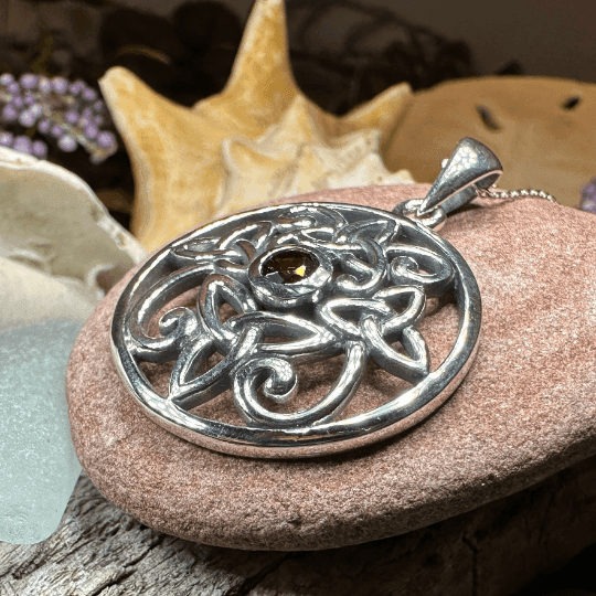 Oifa Trinity Knot Necklace - 18