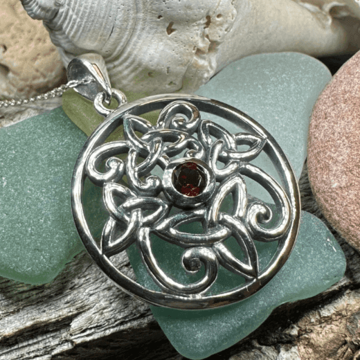 Oifa Trinity Knot Necklace - 18