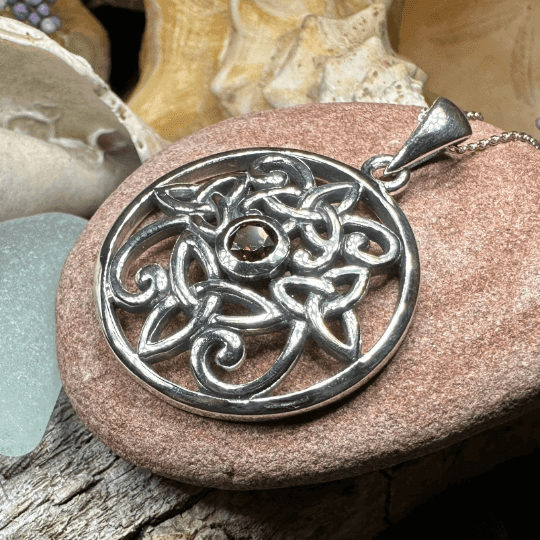 Oifa Trinity Knot Necklace - 18