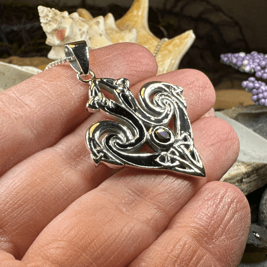 Ove Trinity Knot Necklace - 18