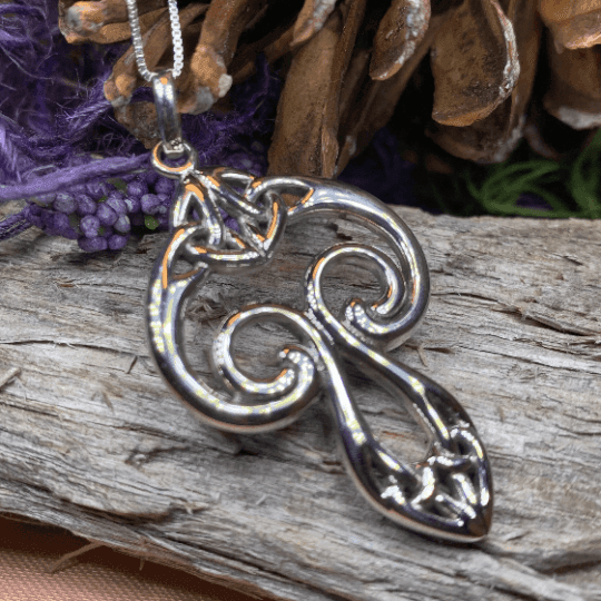 Yseult Celtic Knot Necklace - 18