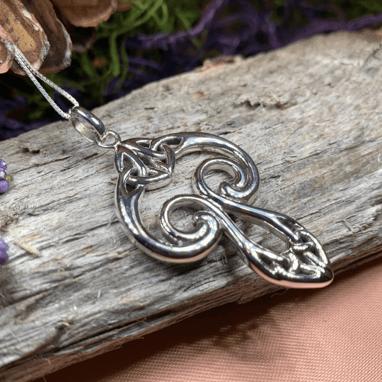 Yseult Celtic Knot Necklace - 18