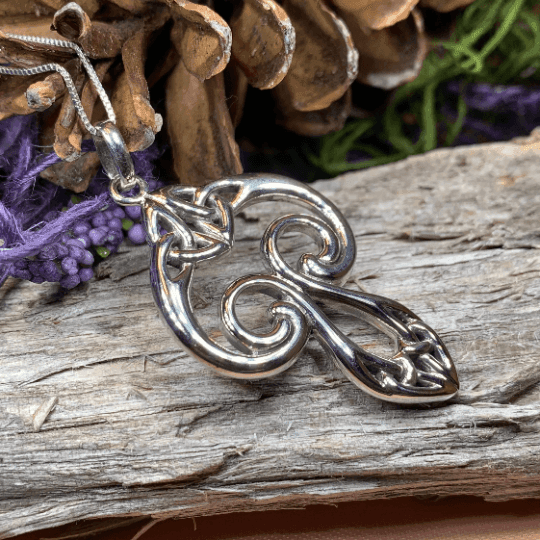 Yseult Celtic Knot Necklace - 18