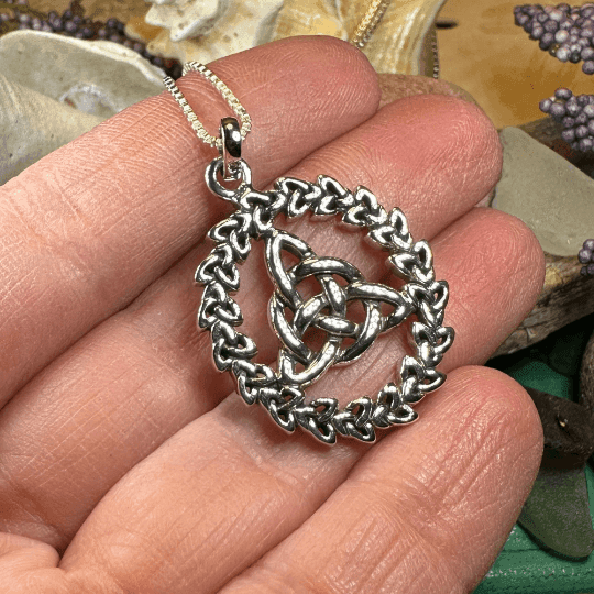 Evadne Trinity Knot Necklace - 18