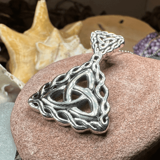 Naomh Trinity Knot Necklace - 18