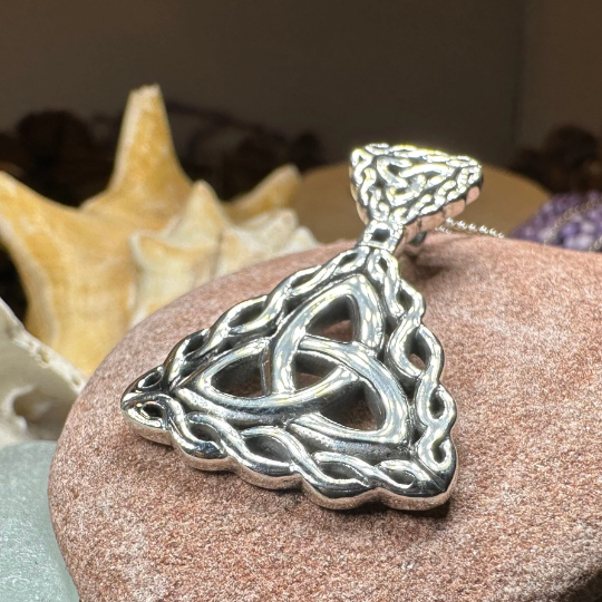 Naomh Trinity Knot Necklace