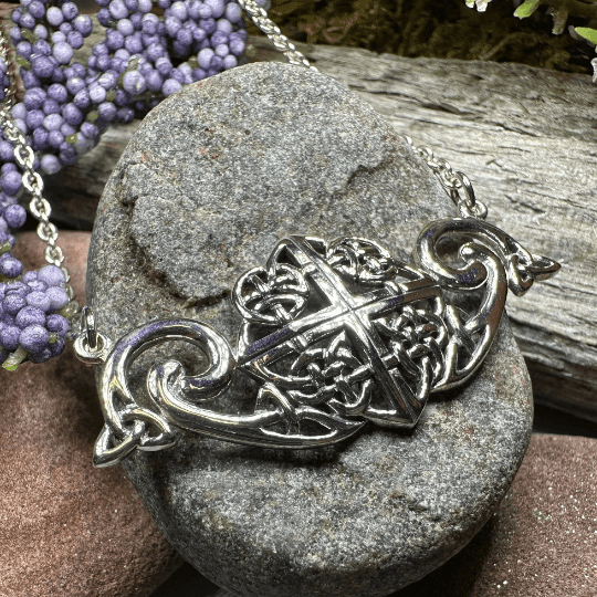 Keavy Trinity Knot Necklace - 