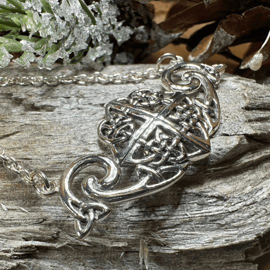 Keavy Trinity Knot Necklace - 