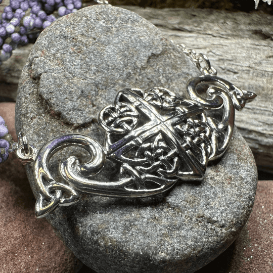 Keavy Trinity Knot Necklace - 