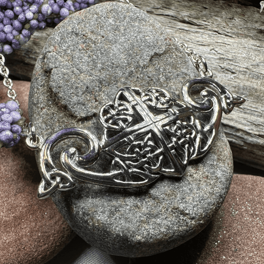 Keavy Trinity Knot Necklace - 