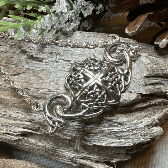 Keavy Trinity Knot Necklace - 