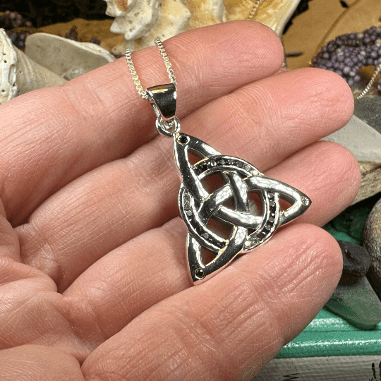 Ombre Trinity Knot Necklace - 18