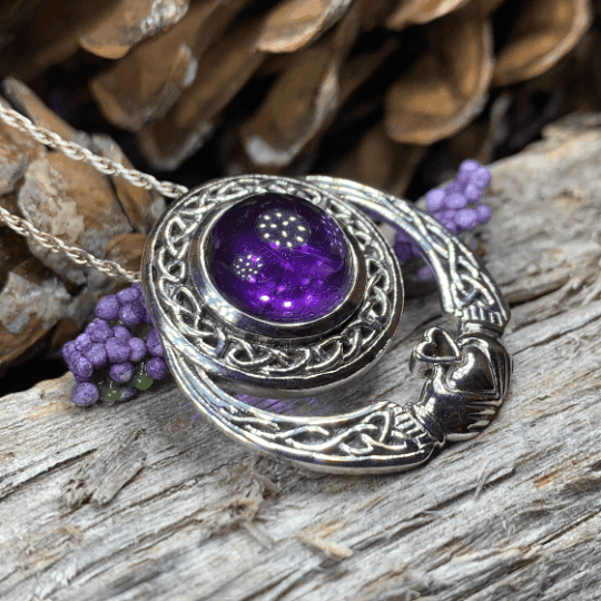 Morna Claddagh Necklace - Amethyst / 18