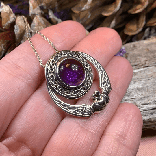 Morna Claddagh Necklace - Amethyst / 18