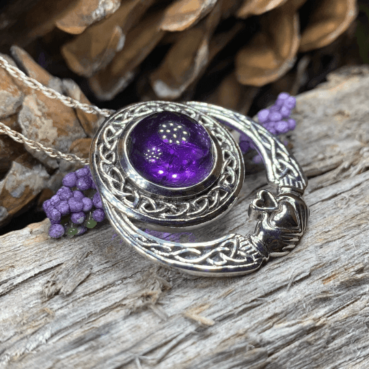 Morna Claddagh Necklace - Amethyst / 18