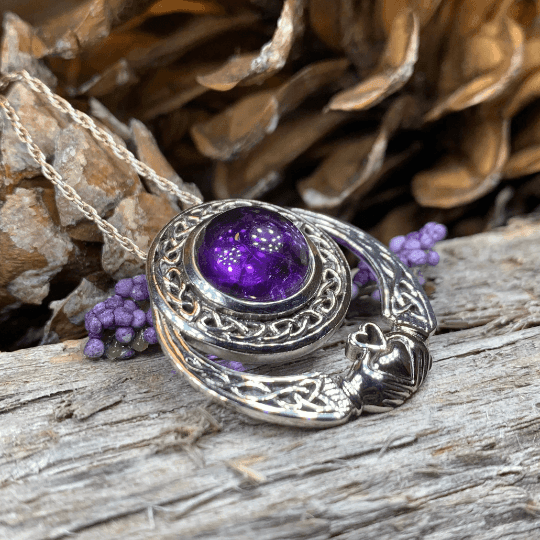 Morna Claddagh Necklace - Amethyst / 18