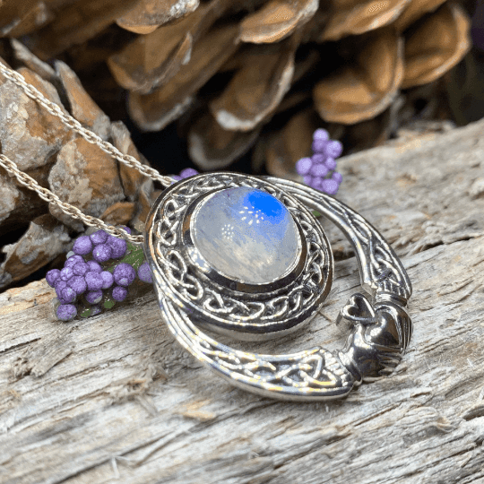 Morna Claddagh Necklace - Amethyst / 18