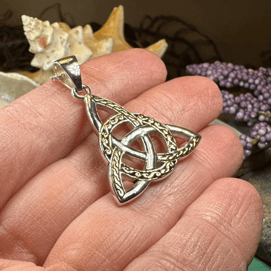 Larina Trinity Knot Necklace - 18