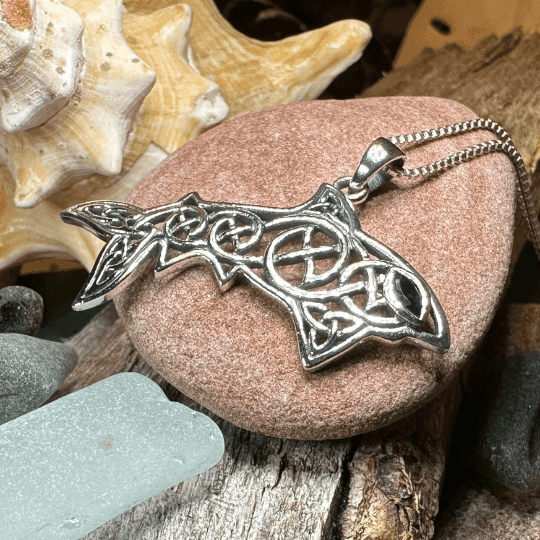 Cadmael Celtic Shark Necklace - 18
