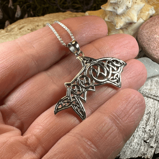 Cadmael Celtic Shark Necklace - 18