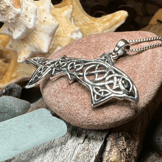 Cadmael Celtic Shark Necklace - 18
