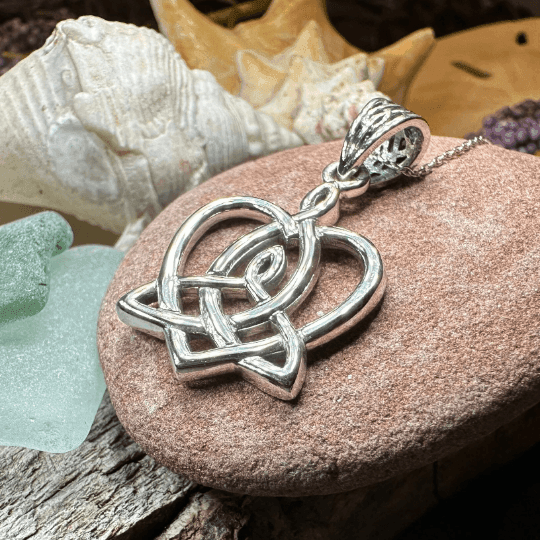Mother's Knot Celtic Necklace - 18