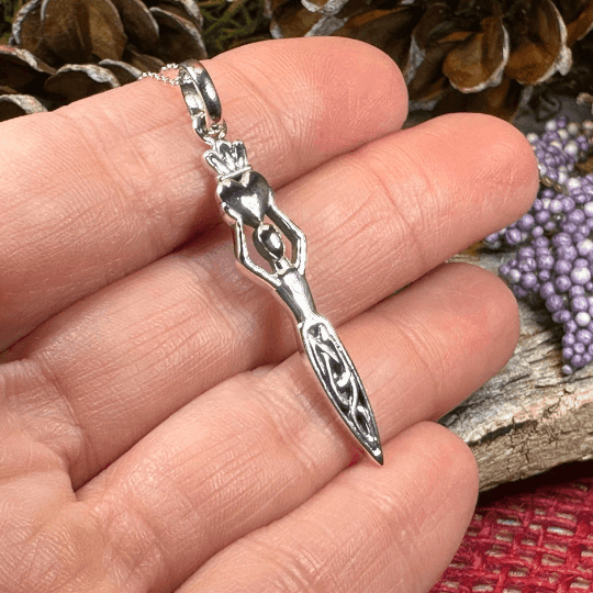 Danu Claddagh Necklace - 18