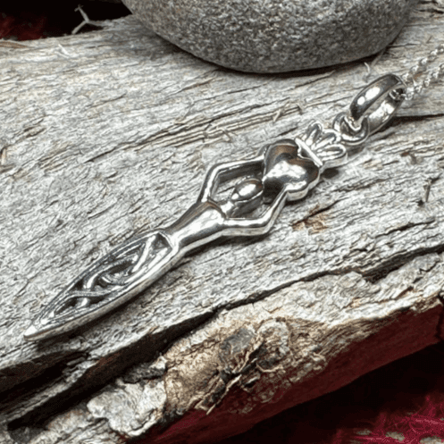 Danu Claddagh Necklace - 18